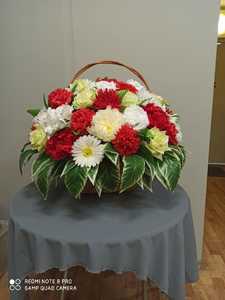 Ритуальная корзина из искусственных цветов №11