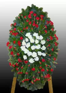 Траурный венок из живых цветов №8