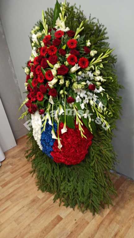 Венок на возложение из живых цветов триколор 160 см.
